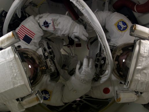 Astronauts Steve Robinson (left) and Soichi Noguchi